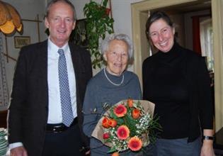 Foto für Bürgermeister gratuliert 98-jähriger Vöcklabruckerin