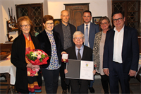 Ehrenzeichen in Gold für Helmut Kasbauer